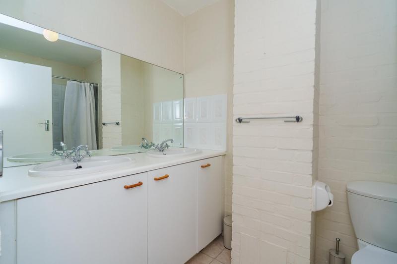 3 Bedroom Property for Sale in Harfield Village Western Cape